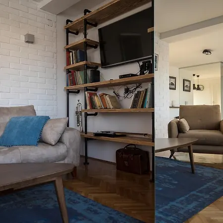 Fortress View Apartment *